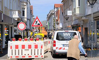 Die Vorarbeiten fürs neue Straßenpflaster sind in der Klosterstraße angekommen. - Ulf Hanke