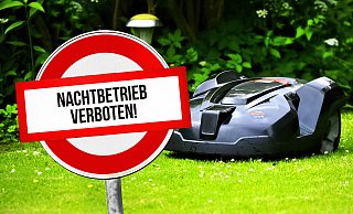 Mähroboter dürfen in Gütersloh künftig nachts nicht mehr fahren. Spätestens 30 Minuten vor Sonnenuntergang müssen sie eingeparkt sein - picture alliance