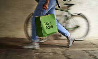 Uber Eats startet am 13. März in Minden und wird künftig mit dem Lieferservice Lieferando konkurrieren. Foto: - Uber Eats