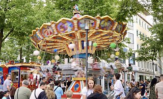 Der nostalgische Kettenflieger ist Anziehungspunkt und Hingucker zugleich. - Peter Unger