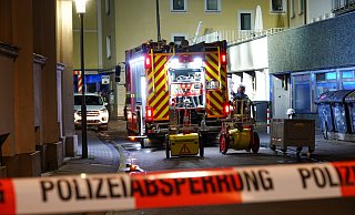 Die Feuerwehr wurde kurz nach Mitternacht zu einem Einsatz an der Renteistraße in Bielefeld alarmiert. - Paul Brinkmann