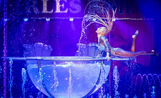 Das bestimmende Elemente in der aktuellen Show des Zirkus Charles Knie ist eindeutig Wasser. - Sarah Jonek