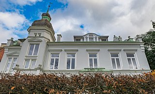 Die Villa an der Lindenstraße in der Gütersloher Innenstadt wird aufgrund des Turms auch "kleines Schloss" genannt. - Stefan Derschum