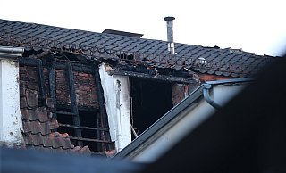 Das Feuer hat bis ins Dachgeschoss gewütet. - Ulf Hanke