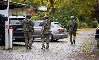 Wegen eines Messerangriffs auf eine Schülerin war die Polizei am Paderborner Westfalen-Kolleg im Großeinsatz. - Neue Westfälische