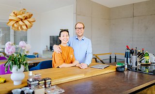 Stella und Stephan P. haben in Schloß Holte-Stukenbrock vor vier Jahren eine moderne Immobilie mit Smart-Home-Technologie gebaut. Jetzt verkaufen sie ihr Haus und verlassen den Kreis Gütersloh. - BESIM MAZHIQI