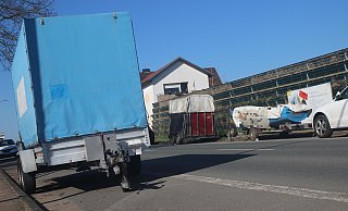Die NW hat vor Ort nachgeschaut. Tatsächlich blockieren laut Anwohner, Anhänger, Boote und Abschleppwagen teils wochenlang Parkplätze. - Jan-Henrik Gerdener