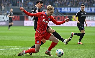 SCP-Akteur Raphael Obermair könnte es am Samstag wieder mit dem Kieler Finn Porath (vorne) zu tun bekommen. Beim letzten Aufeinandertreffen feierten Porath und Co. einen 4:0-Sieg in Paderborn. - Imago Images SCP-Akteur Raphael Obermair könnte es am Samstag wieder mit dem Kieler Finn Porath (vorne) zu tun bekommen. Beim letzten Aufeinandertreffen feierten Porath und Co. einen 4:0-Sieg in Paderborn. - Imago Images
