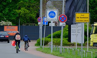 Die Stadtverwaltung hat auf der Straße Am Kokturkanal eine Fahrradstraße eingerichtet - auf der künftigen Krankenhauszufahrt. - Ulf Hanke