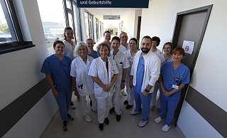 Dominique Moise (vorne, 5. v. l.) und ihr Team der Klinik für Frauenheilkunde und Geburtshilfe. - Björn Kenter