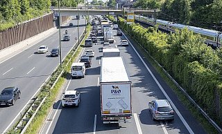Vor der Ausfahrt Johannistal bildet sich auf dem OWD in Bielefeld regelmäßig ein langer Stau. - Jörg Dieckmann Vor der Ausfahrt Johannistal bildet sich auf dem OWD in Bielefeld regelmäßig ein langer Stau. - Jörg Dieckmann