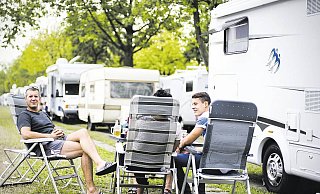 Campingurlaube sind beliebt. Auch in OWL lässt sich dabei auf einigen Campingplätzen eine schöne Zeit verbringen. - picture alliance / dpa