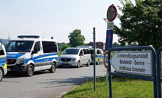 Ahmet A. flüchtete aus dem Hafthaus Ummeln der JVA Bielefeld-Senne. Die Polizei suchte mit verstärkten Kräften nach dem Mann. - Paul Brinkmann