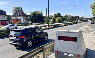 Von Montag bis Sonntag, 1. bis 7. September, stehen die mobilen Blitzer an 35 Straßen in Bielefeld, dabei sind unter anderem Detmolder und Herforder Straße. (Symbolbild) - Jens Reichenbach