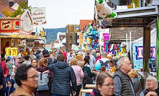 Zum ersten Mal seit dem Umbau der Hauptstraße: Die Glückstalertage in Bielefeld-Brackwede. - Müller