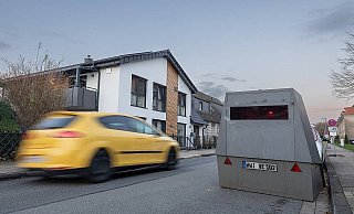 Das Bielefelder Ordnungsamt stellt seine mobilen Blitzer im gesamten Stadtgebiet auf. - Oliver Krato