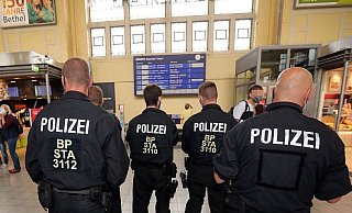 Die Bundespolizei ist für die Sicherung der Bahnhöfe zuständig. - Symbolbild: Wolfgang Rudolf