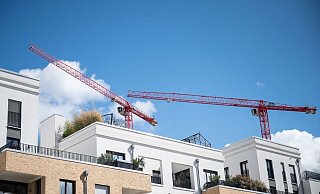 Banken vergeben wieder mehr Immobilienkredite an Verbraucher (Archivbild). - Sebastian Gollnow/dpa