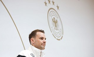 Will erst nach der EM über seine Zukunft in der Nationalmannschaft entscheiden: Torwart Manuel Neuer. - Christian Charisius/dpa