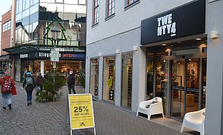 Das Modegeschäft Twenty 4 in der Höxteraner Innenstadt zieht um. - Nicole Niemann
