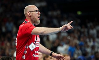 Trainer Ales Pajovic und die SG Flensburg-Handewitt empfangen den THW Kiel zum 113. Landesderby. - Christian Charisius/dpa