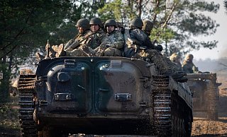 Das ukrainische Militär rechnet mit heftigen Gefechten im Osten und Süden des Landes. - Efrem Lukatsky/AP/dpa