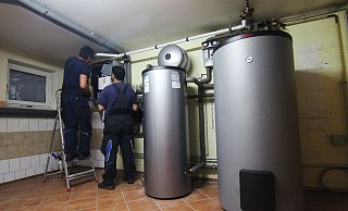 Der Sommer ist die optimale Zeit, um die Heizung warten zu lassen - oder auf eine Wärmepumpe zu wechseln. - Doreen Garud/dpa/dpa-tmn