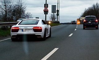 Nicht nur Boliden wie dieser Audi geben mächtig Gummi: Im vergangenen Jahr wurden mehr und auch deutlich schnellere Fahrzeuge geblitzt. - Kurt Ehmke Nicht nur Boliden wie dieser Audi geben mächtig Gummi: Im vergangenen Jahr wurden mehr und auch deutlich schnellere Fahrzeuge geblitzt. - Kurt Ehmke