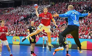 Die deutschen Handballer haben bei der WM gegen Gold-Favorit Dänemark verloren. - Sören Stache/dpa