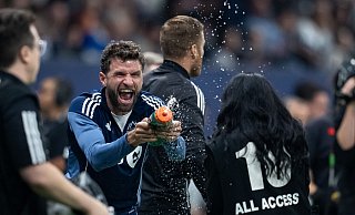 Thomas Müller ist auch in seinem neuen Team ein Spaßvogel. - Ethan Cairns/The Canadian Press/AP/dpa