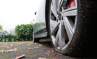 Auch an diesem Golf wurden zwei Reifen zerstochen. Die Polizei ermittelt auf Hochtouren. - Claus Frickemeier