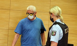 Vor dem Landgericht in Bielefeld unter Mordverdacht: Albert S. aus Preußisch Oldendorf. - Wolfgang Rudolf