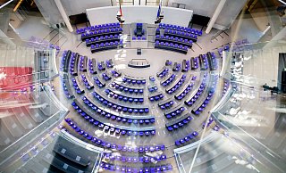 Der leere Plenarsaal des Deutschen Bundestages. - Christoph Soeder/dpa
