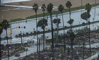 Die Behörden warnen von Sturzfluten und Überschwemmungen. - Ethan Swope/AP/dpa