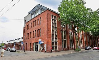 An der Ecke August-Bebel-/Carl-Schmidt-Straße steht das Haus, in dem früher Dürkopp-Adler saß. - FOTO: OLIVER KRATO