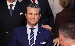 Hegseth hatte Probleme mit seinem Flug. - Omar Havana/AP/dpa