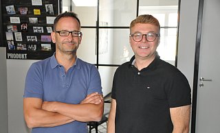 Die Reiseprofis Tobias Boese (l.) und Karl Bock lenken Vivido Travel von Steinhagen aus. - Frank Jasper