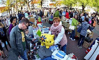 So wie hier auf dem Foto von April 2019 wird’s beim nächsten Flohmarkt auf dem Klosterplatz definitiv nicht aussehen. Die Veranstalter müssen verschiedene Vorschriften beachten. Nur jeder zweite Standplatz wird vergeben. Tickets dafür sind ab heute verfügbar. - Barbara Franke