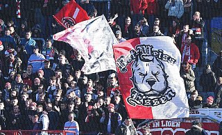 Rot-Weiss Essen gegen SV Rödinghausen – auf diesem Bild allerdings vergangenes Jahr in Essen. Die Polizei hatte das jetzige Spiel gegen den SV Rödinghausen als Risikospiel eingestuft. - picture alliance/dpa