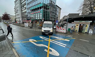 Die Stadt will die Wilhelmstraße als Fußgänger-Verbindung zwischen Jahnplatz und Kesselbrink stärken. Deshalb soll die Straße Am Kesselbrink von Autos frei gehalten werden. Doch wo bleibt der Verkehr, der in die und aus der Wilhelmstraße will. - Andreas Zobe