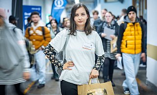Unterwegs Richtung Zukunft: Nicole Weinberger (20) will im Handel arbeiten und nutzt dafür die Ausbildungsmesse im BAJ. - Sarah Jonek