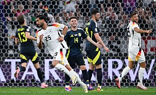 Emre Can jubelt nach seinem Tor zum 5:1 gegen die Schotten. - Federico Gambarini/dpa