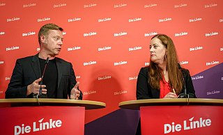 Die beiden Parteivorsitzenden rechtfertigten ihre Entscheidung, ihren Rückzug zwei Wochen vor den Landtagswahlen im Osten anzukündigen. - Kay Nietfeld/dpa