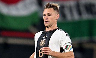 Joshua Kimmich trägt eine spezielle Kapitänsbinde mit der Aufschrift «One Love». - Federico Gambarini/dpa