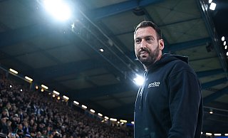 Arminia-Trainer Mitch Kniat geht mit großer Vorfreude in das Flutlichtspiel gegen den SC Freiburg. - Teresa. Kroeger