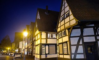 Wochentags zwischen null und vier Uhr und samstags und sonntags zwischen zwei und fünf Uhr erstrahlt die Straßenbeleuchtung auch an dieser Stelle in Gütersloh nicht. - Andreas Frücht