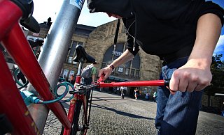Der unbekannte Täter stahl gleich zwei Fahrräder. - Symbolfoto: Sarah Jonek