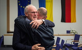 Nach der Verleihung nahm Waldemar Gamenik einige Glückwünsche entgegen. - Niklas Tüns
