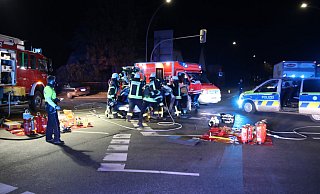 In diesem Fahrzeug auf der Kreuzung B 65 / B 239 war eine Person eingeklemmt. Die Bergung erwies sich als schwierig. - Frank Hartmann