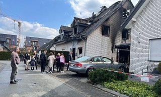 Die Nachbarschaft steht nach dem verheerenden Brand unter Schock. - Paul Brinkmann